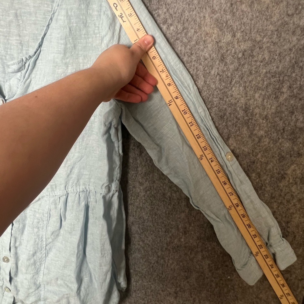 Sigrid Olsen Woman Size Medium 100% linen roll-tab tunic blouse in a light blue - Picture 4 of 7
